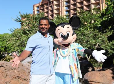 Aloha Mickey - Alfonso Ribeiro, who will soon make his debut as the host of America's Funniest Home Videos, poses with Mickey Mouse at Aulani, a Disney Resort &amp; Spa on the island of Oahu in Hawaii.&nbsp;(Photo: Hugh Gentry/Disney Parks via Getty Images)