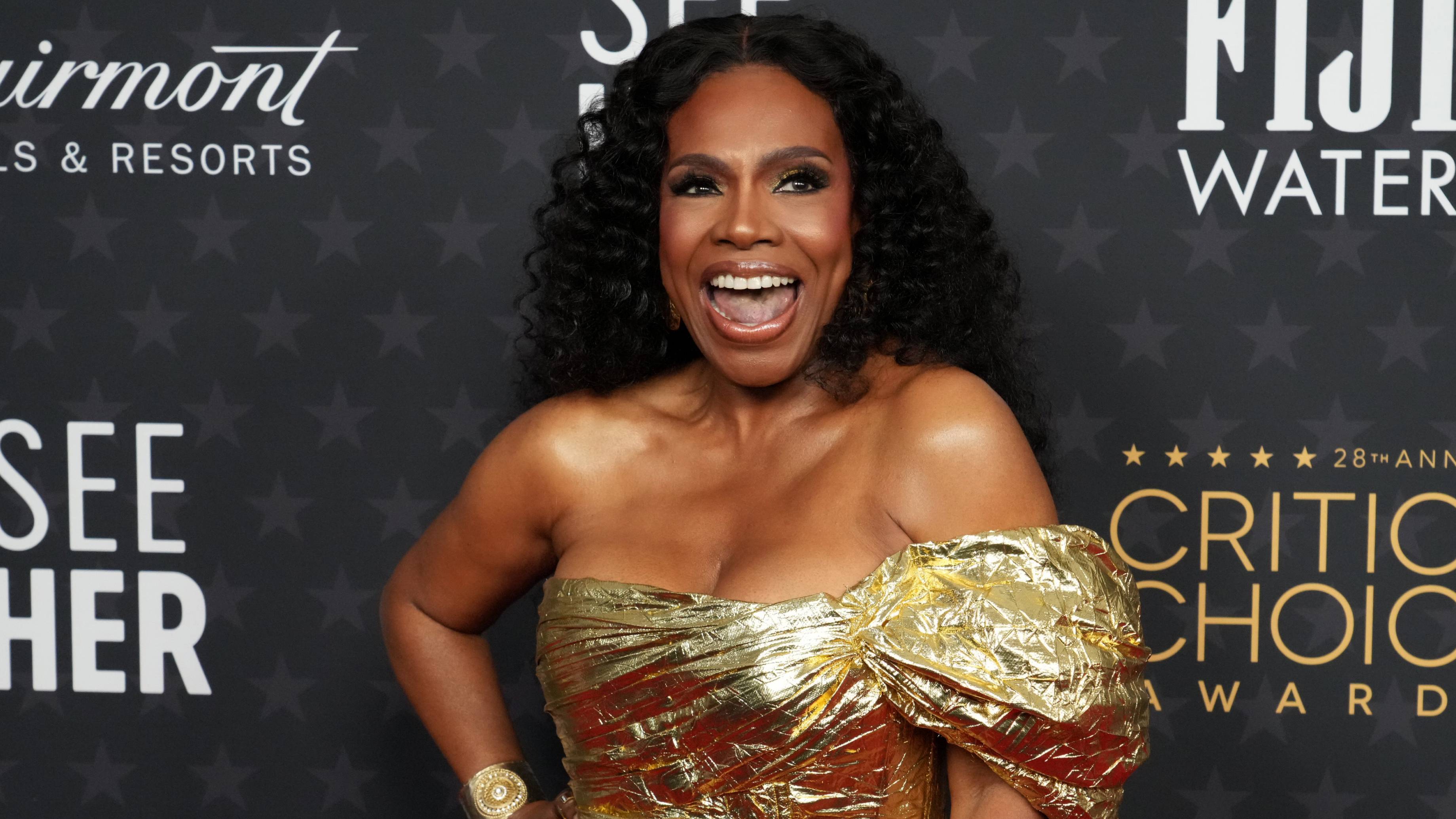 Sheryl Lee Ralph sings Lift Every Voice and Sing at Super Bowl