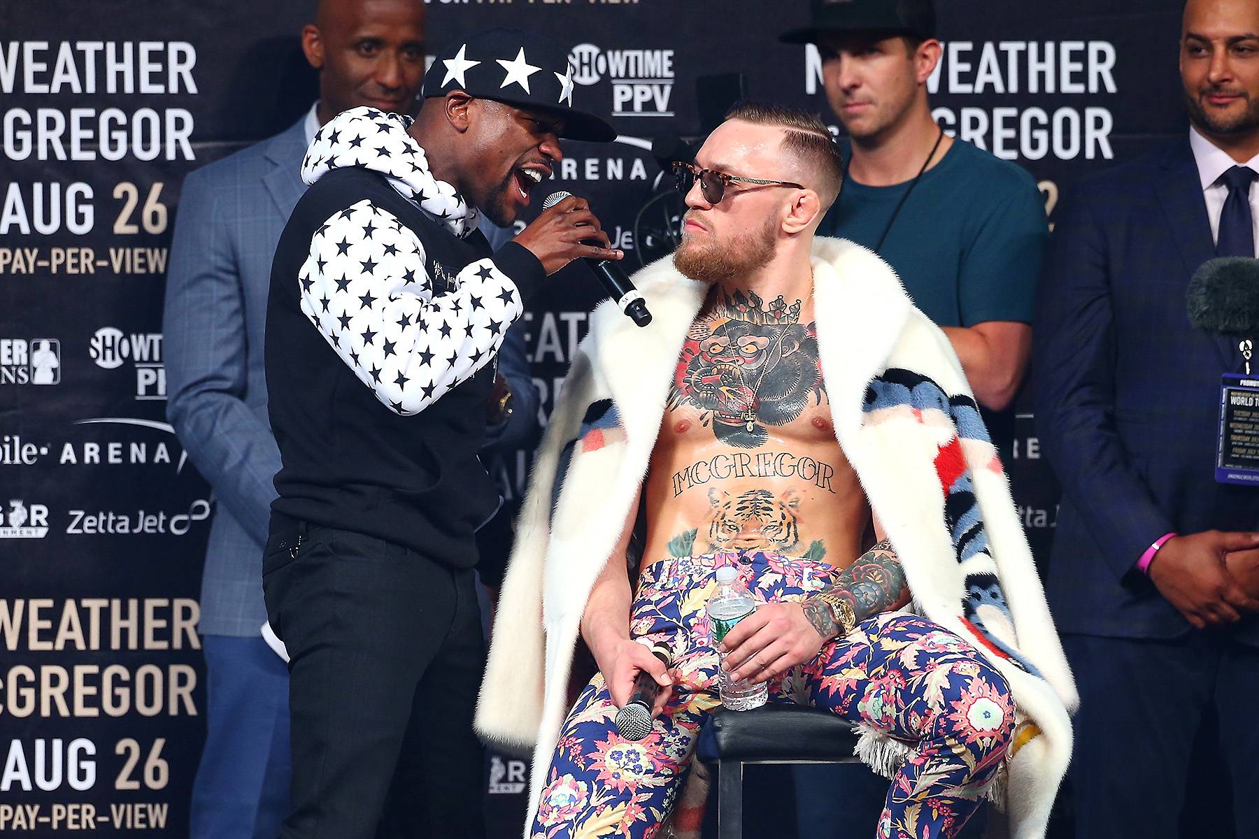 Floyd Mayweather Rocks Head-To-Toe Gucci But Disables Comments