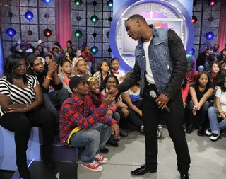 Love Y'all - Luke James acknowledges audience members at 106 &amp; Park, February 21, 2012. (Photo: John Ricard / BET)