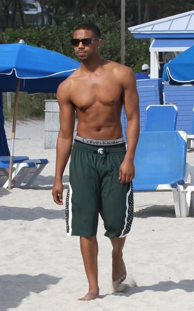 Beach Body On Fleek - Somebody call the Department of Homeland Security. Those chiseled abs should be considered a weapon of mass seduction!  (Photo: FAMAPRESS / Splash News)