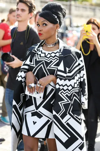 Black and White Done Right - Janelle Monáe owns her fly arriving to the Valentino Spring/Summer 2016 show during Paris Fashion Week.(Photo: MCvitanovic/Splash News)