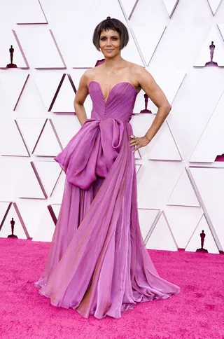 Halle Berry adorably styles in a custom Dolce and Gabbana gown. - (Photo by Chris Pizzello-Pool/Getty Images)