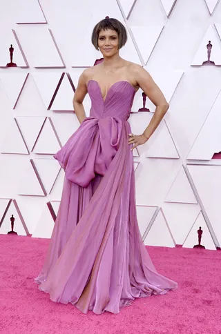 Halle Berry&nbsp; - Halle Berry never disappoints. She twirled down the carpet wearing a Rose color gown with a short bob and bang combo. We arer loving her chic look. (Photo by Chris Pizzelo-Pool/Getty Images)