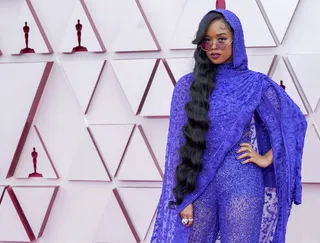 H.E.R. - H.E.R. is a whole mood. Her 30-inch deep waves left us sea sick! We are loving her look.&nbsp; (Photo by Chris Pizzelo-Pool/Getty Images)