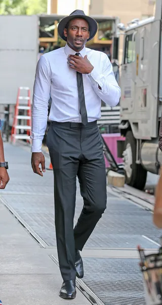 A Man of Many Talents - Basketball player turned chef and actor&nbsp;Amar'e Stoudemire&nbsp;wears a hat and a tie while walking on the NYC set of the film Trainwreck.(Photo:&nbsp;Santi / Splash News)