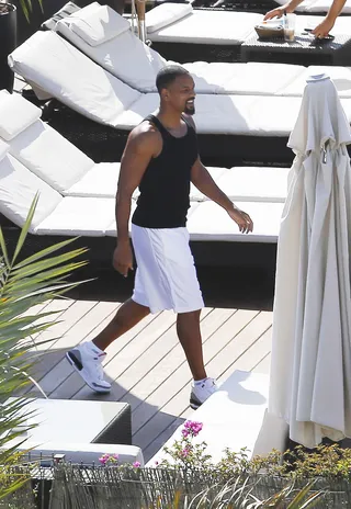 Spanish Isles - Will Smith relaxes with friends by the pool while vacationing on the Spanish island of Ibiza.&nbsp;(Photo: Splash News)