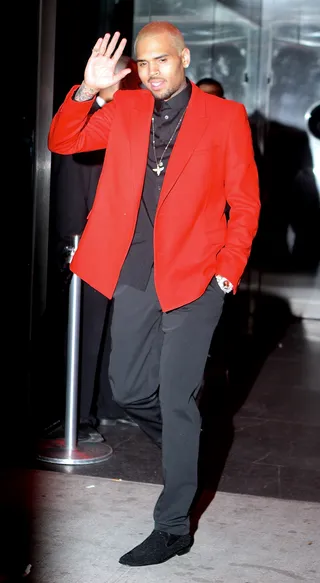 Ch-ch-changes - Chris Brown&nbsp;matches his hair with his blazer as he heads to the MET Gala after party.&nbsp;(Photo:&nbsp;247PapsTV/ Splash News)