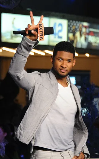A Touch of Class - Usher visits the set of&nbsp;Extra&nbsp;at The Grove shopping mall in Los Angeles.&nbsp;(Photo: Noel Vasquez/Getty Images for Extra)