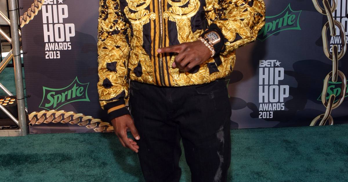 DESIRE - Everyday flex: Floyd Mayweather in Louis Vuitton coat and