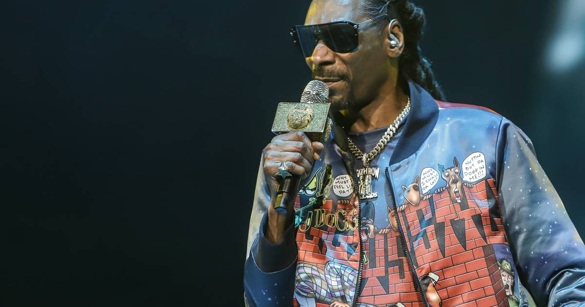 Snoop Dogg is all spaced out as he dresses up as Toy Story's Buzz Lightyear