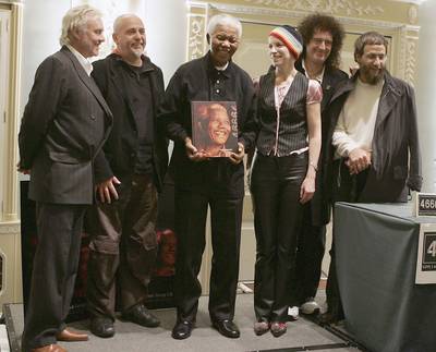 Rocking Good Time - Mandela joins musicians and &quot;46664 - Give One Minute of Your Life to AIDS&quot; concert ambassadors Roger Taylor, Peter Gabriel, Annie Lennox, Brian May and Yusuf Islam at a VIP reception launching the publication of coffee table book 46664 the Concert in London in 2004.&nbsp;(Photo: MJ Kim/Getty Images)