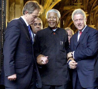 Say &quot;Cheese!&quot; - Flanked by Britain's Prime Minister Tony Blair and President Bill Clinton, the African leader smiled for the cameras while attending a gala night in London in 2003.&nbsp;(Photo: REUTERS/Chris Young/POOL MD)