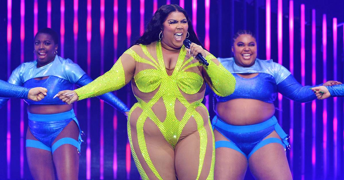 Lizzo Joined Onstage by Flood of Drag Queens During Tenn. Concert