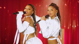 Chloe x Halle never misses the mark with their long well-manicured locs. - (Photo: BET) (Photo: BET)