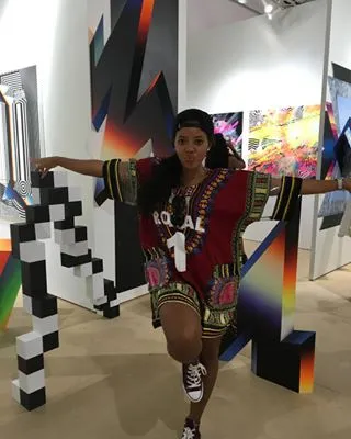 Angela Simmons - A streetwear-clad Ang keeps the mood light for a visit to the SCOPE Art Show.(Photo: Angela Simmons via Instagram)