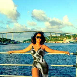 La La Anthony - The actress strikes a sultry pose at sunset in stunning Curaçao. Jelly? We sure are.(Photo: LaLa Anthony via Instagram)