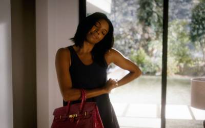 Mary Jane Is One Fly Girl - Mary Jane's personal stylist shows up to her house with a brand new pretty purse. Mary Jane tries it on and wonders if she really dropped that much money on a bag.BMJ Season 3 Episode 7&nbsp;(Photo: BET)