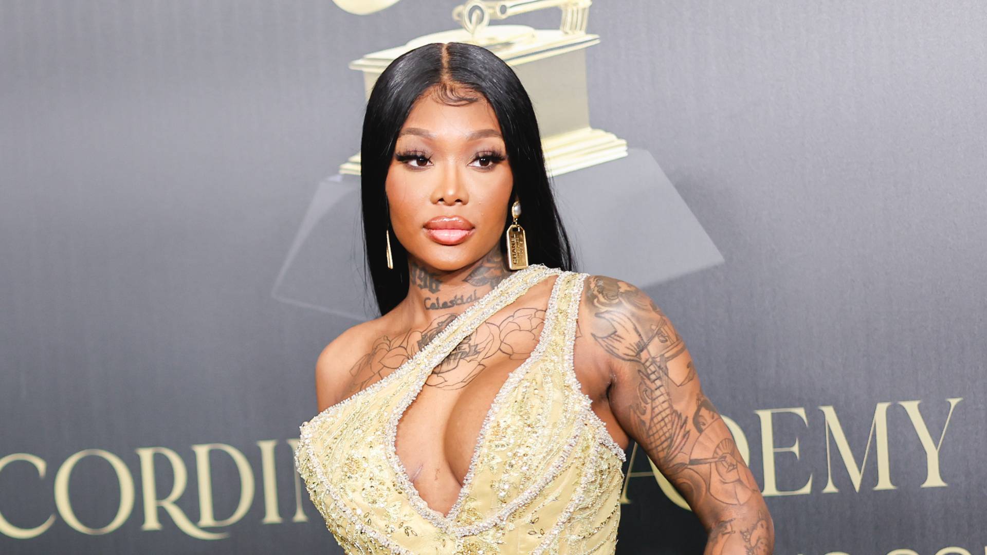 Summer Walker Gives Birth To Twins After Nearly 42 Weeks + Says She’s