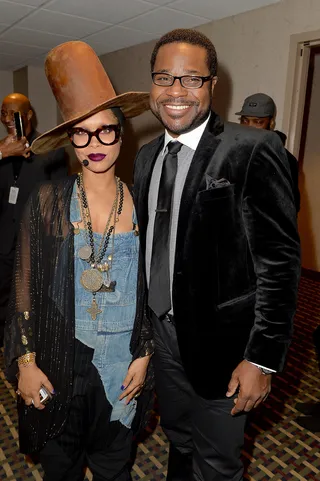 It's All About The Details - Erykah Badu and Macolm-Jamal Warner are too cool in their bold frames backstage.&nbsp;(Photo: Earl Gibson/BET/Getty Images for BET)