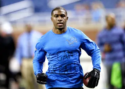 Reggie Bush - After seeing Derrick Rose make a statement with his &quot;I Can't Breathe&quot; T-shirt Saturday night, Reggie Bush commented that he thought the gesture was &quot;really cool.&quot; The Detroit Lions running back immediately followed suit, wearing his own blue &quot;I Can't Breathe&quot; T-shirt during pre-game warm-ups against the Tampa Bay Buccaneers on Sunday.&nbsp;(Photo: AP Photo/Rick Osentoski)
