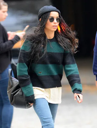 Can You See Me? - Zoe Kravitz blends in with the crowds of NYC dressed down in a green and black sweater and beanie.  (Photo: Robert O'neil/Splash News)
