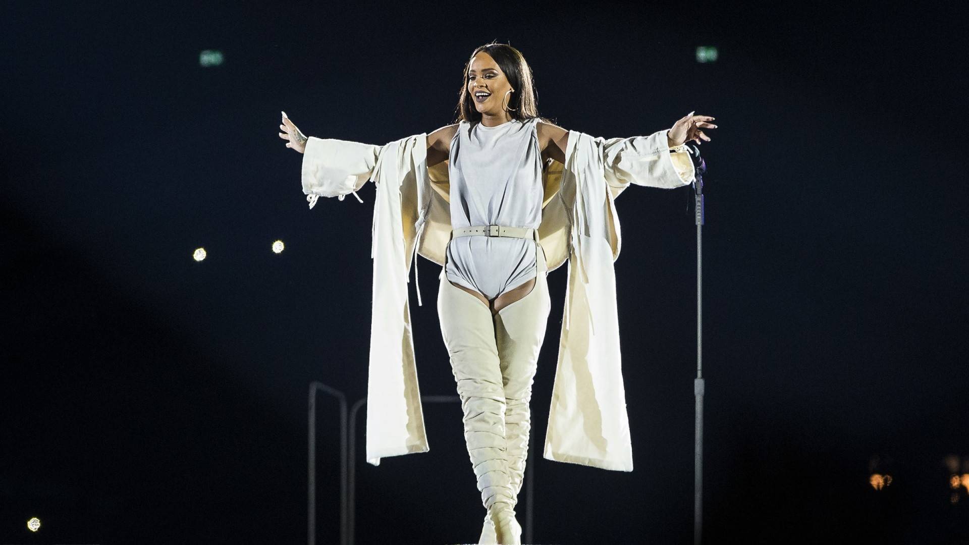 Rihanna Describes How She Feels About Performing The NFL Super Bowl