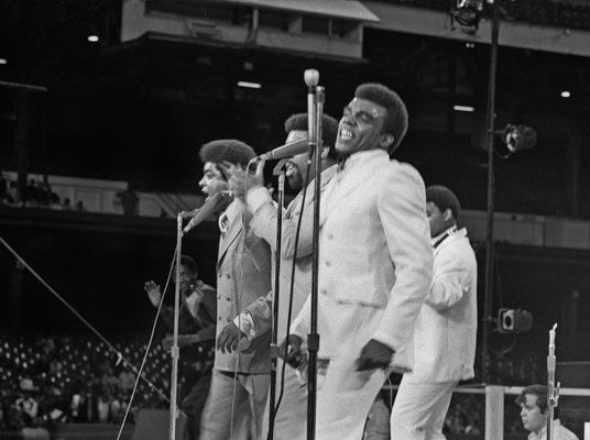 International Influence The Image 4 from Legend Ron Isley BET