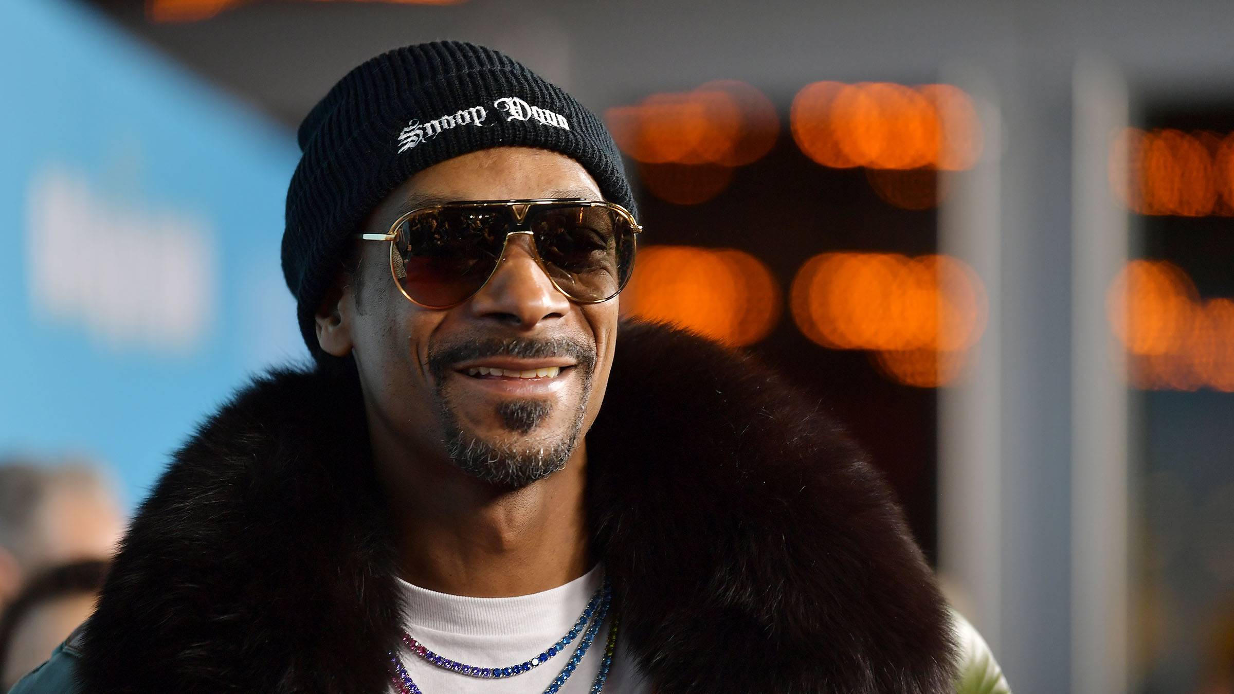 Snoop Dogg gives back in L.A. with Snoop Special Stars