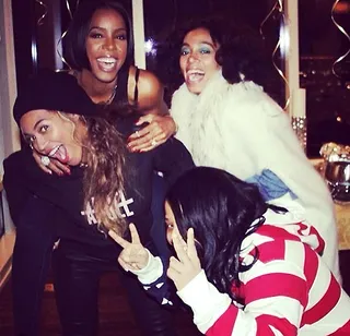 Kelly Rowland @kellyrowland - Kelly rang in her 33rd birthday with her second fam! She catches a piggy back ride from&nbsp;Beyoncé. Solange and a family friend also get silly with the DC girls. #LOVE&nbsp;(Photo: Kelly Rowland via Instagram)