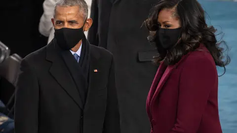 WASHINGTON, DC - JANUARY 20: (L-R)  Former US President Barack Obama and Former US First Lady Michelle Obama arrive to the 59th Presidential Inauguration at the U.S. Capitol on January 20, 2021 in Washington, DC. During today's inauguration ceremony Joe Biden becomes the 46th president of the United States. (Photo by Saul Loeb - Pool/Getty Images)