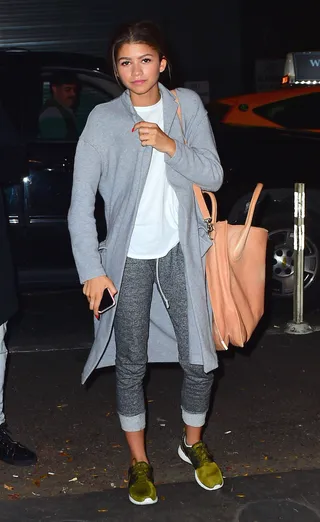 A Date With Dad - Zendaya steps out for dinner at Sea Fire Grill in NYC with her dad.&nbsp;  (Photo: 247PAPS.TV / Splash News)