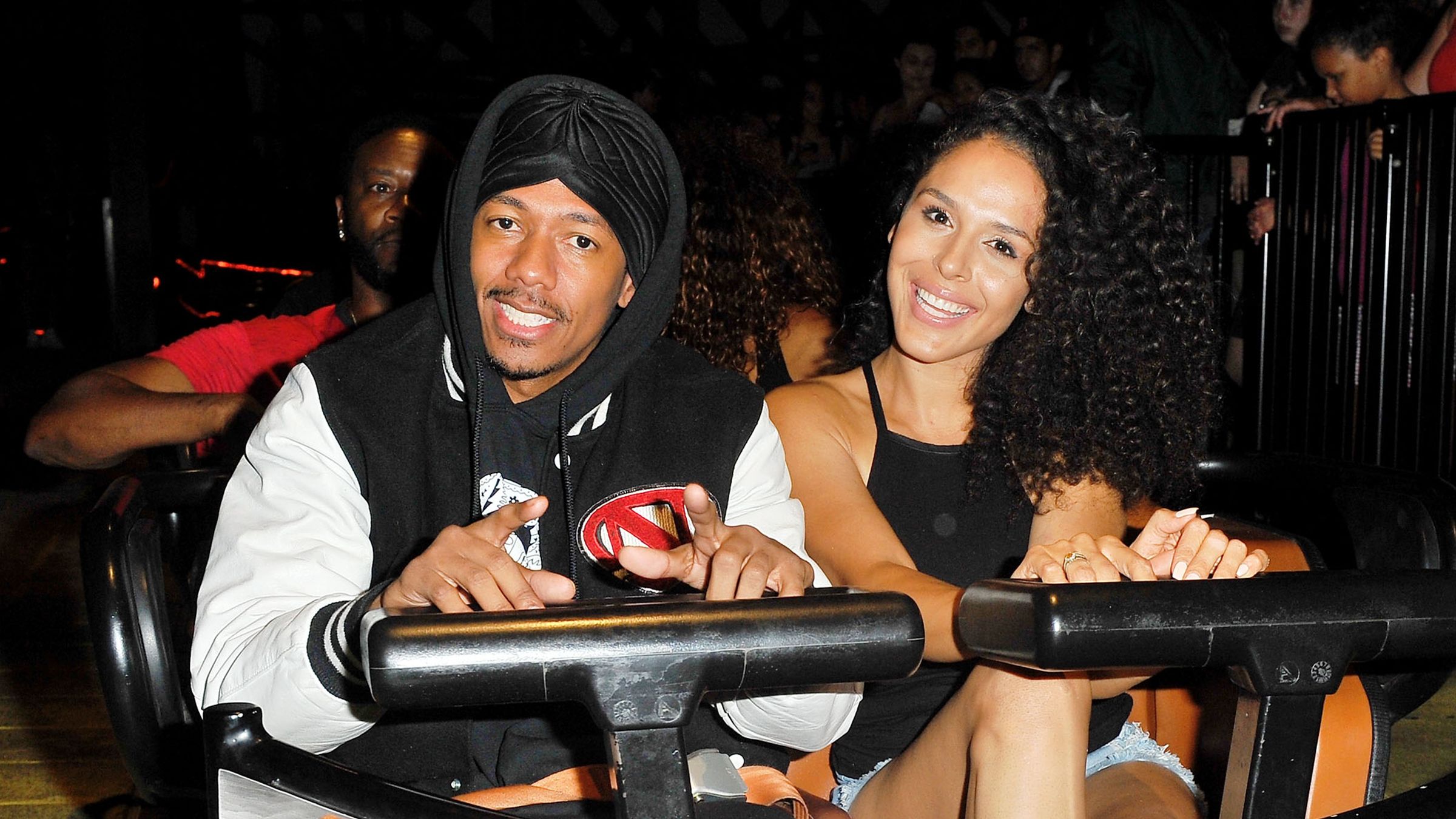 Nick Cannon and Brittany Bell Share Joyful Christmas Photoshoot with Their Kids - Vimarsana News