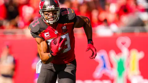 TAMPA, FL - DECEMBER 06: Vincent Jackson #83 of the Tampa Bay Buccaneers in action during the game against the Atlanta Falcons at Raymond James Stadium on December 6, 2015 in Tampa, Florida.  (Photo by Rob Foldy/Getty Images) *** Local Caption *** Vincent Jackson