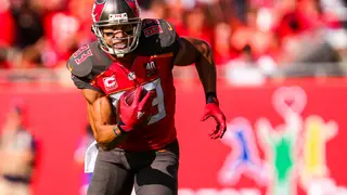 TAMPA, FL - DECEMBER 06: Vincent Jackson #83 of the Tampa Bay Buccaneers in action during the game against the Atlanta Falcons at Raymond James Stadium on December 6, 2015 in Tampa, Florida.  (Photo by Rob Foldy/Getty Images) *** Local Caption *** Vincent Jackson