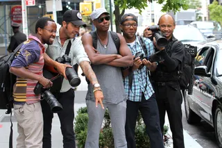 Smile for the Cameras - Dave Chappelle poses with some very happy paparazzi while hanging outside of his hotel in NYC's SoHo neighborhood. (Photo: Blayze/Splash News)