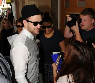 Fandemonium - Justin Timberlake&nbsp;gets swarmed by fans at Kiss FM in London.&nbsp;(Photo: WENN.com)