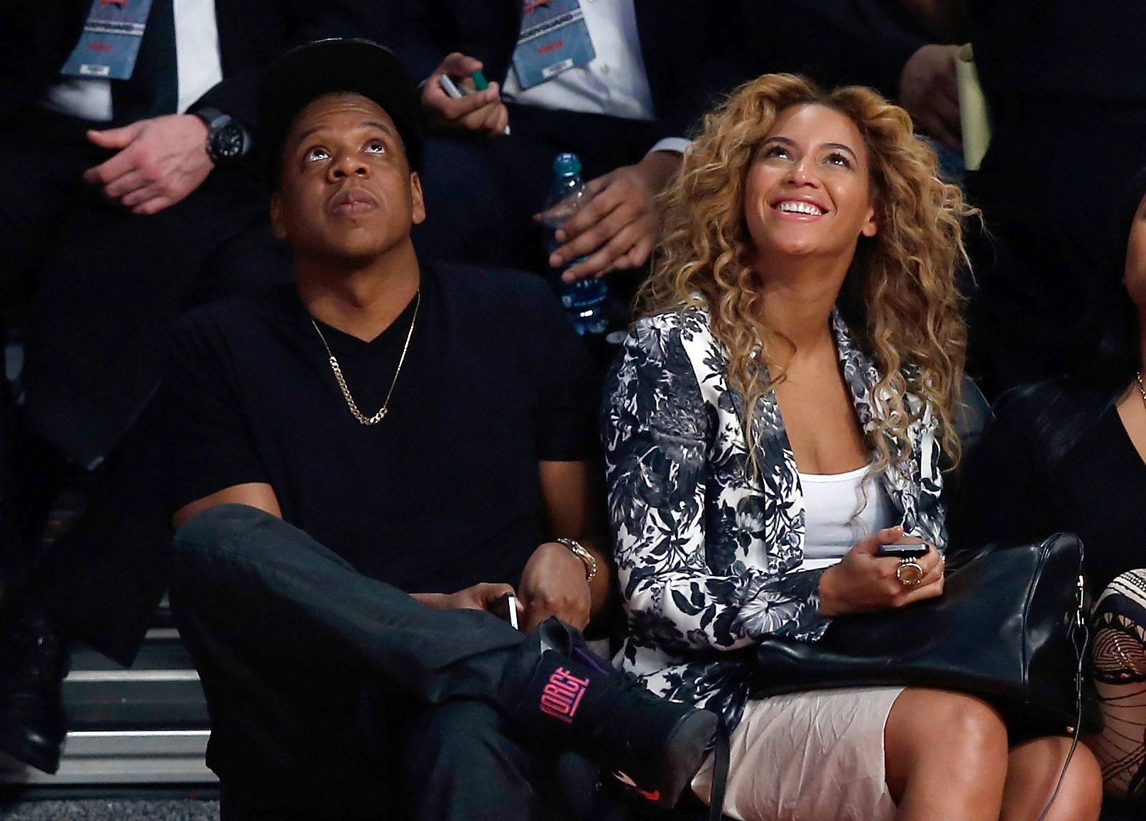 Caught on Camera - - Image 17 from Beyoncé and Jay Z's Cutest Courtside ...