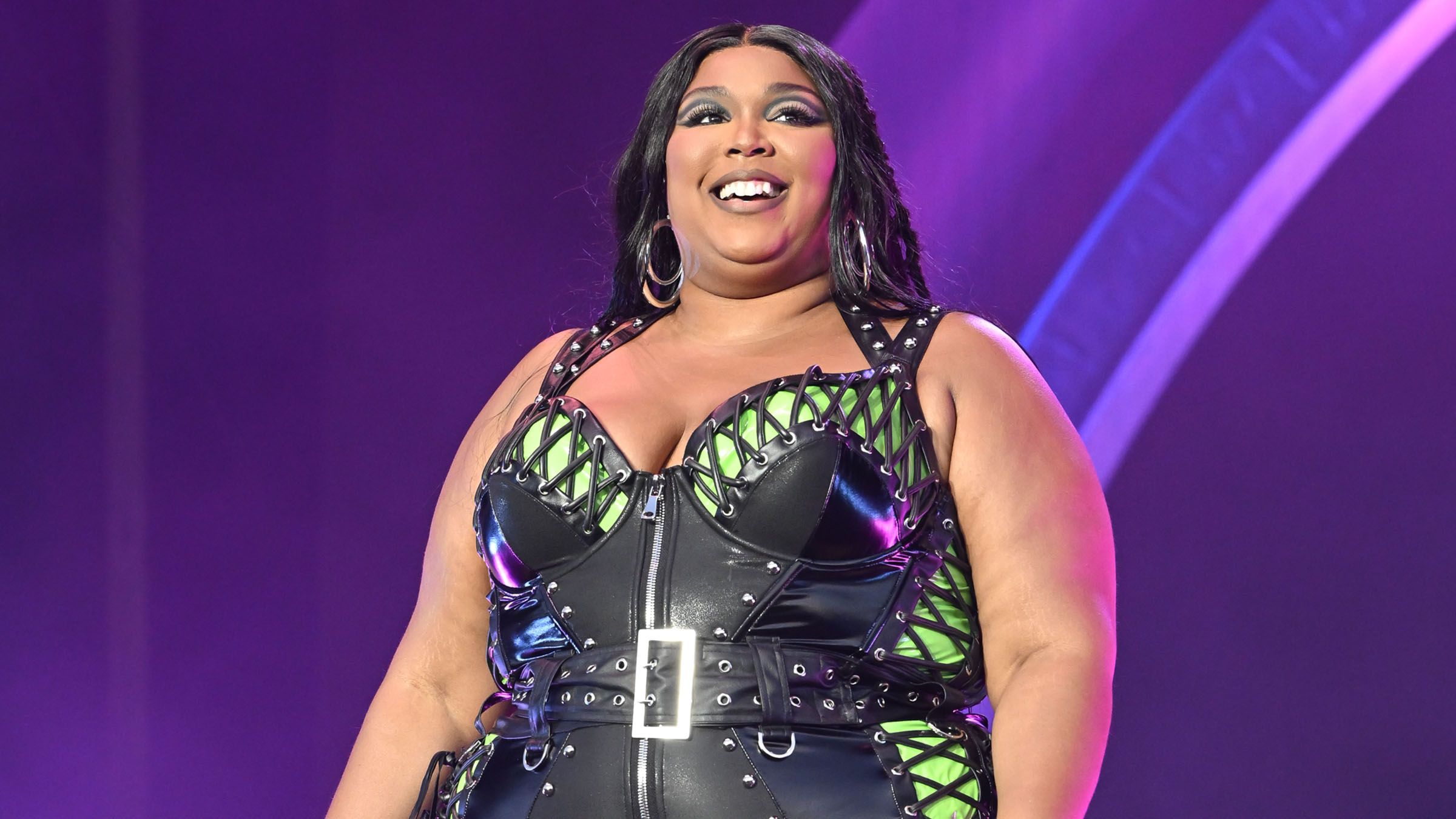 Lizzo Says She's Tired of the 'Influx of Disrespect' She Receives on Social Media | News - Vimarsana News