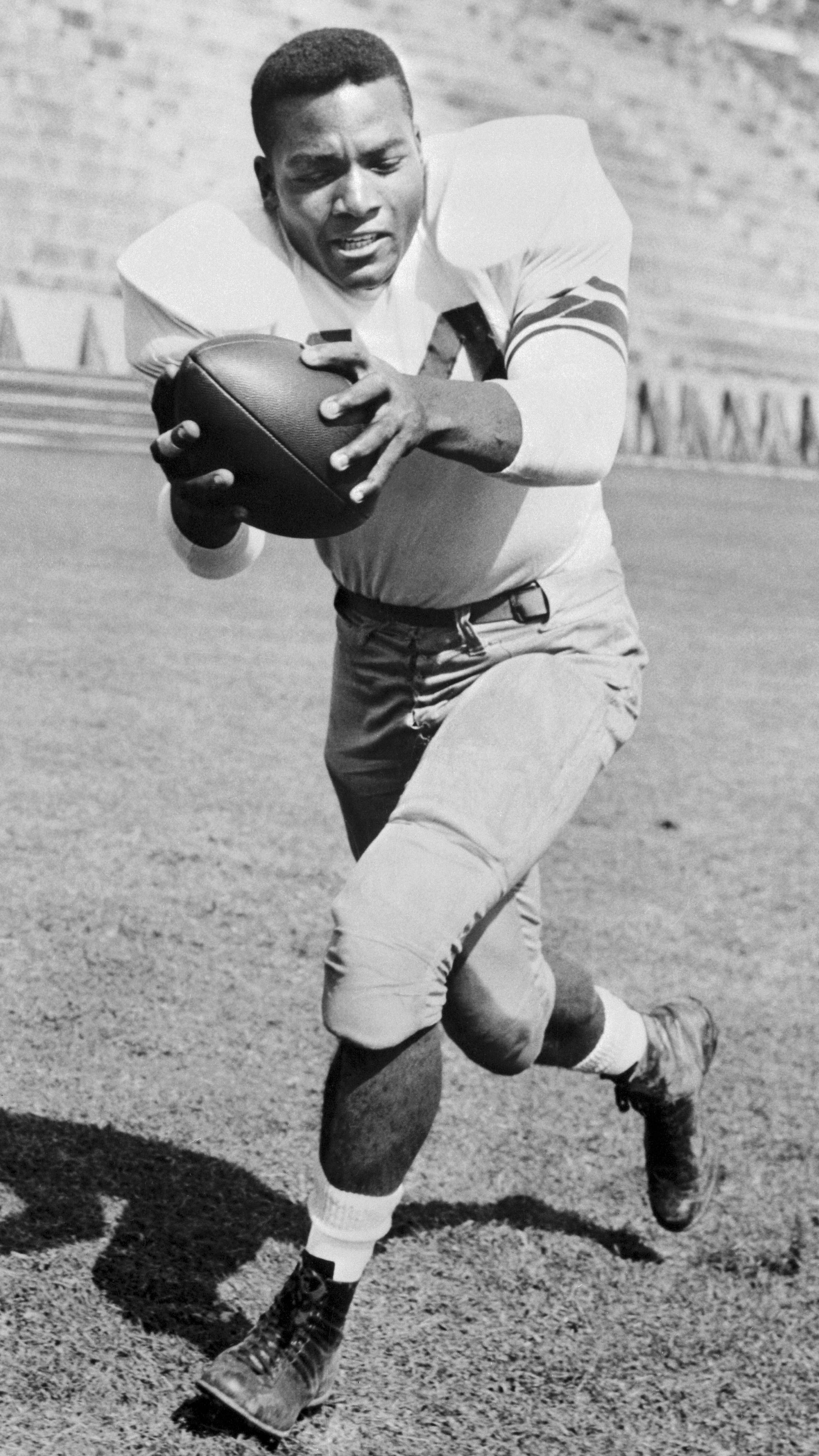 : JIM BROWN CLEVELAND BROWNS 8X10 SPORTS ACTION PHOTO (D) :  Sports Fan Photographs : Sports & Outdoors