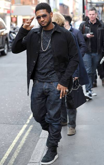 So Cool - Usher's got a new look, a new sound and new music. Here, the pop star salutes the paps as he takes a stroll around the streets of London. (Photo: FameFlynet Pictures)