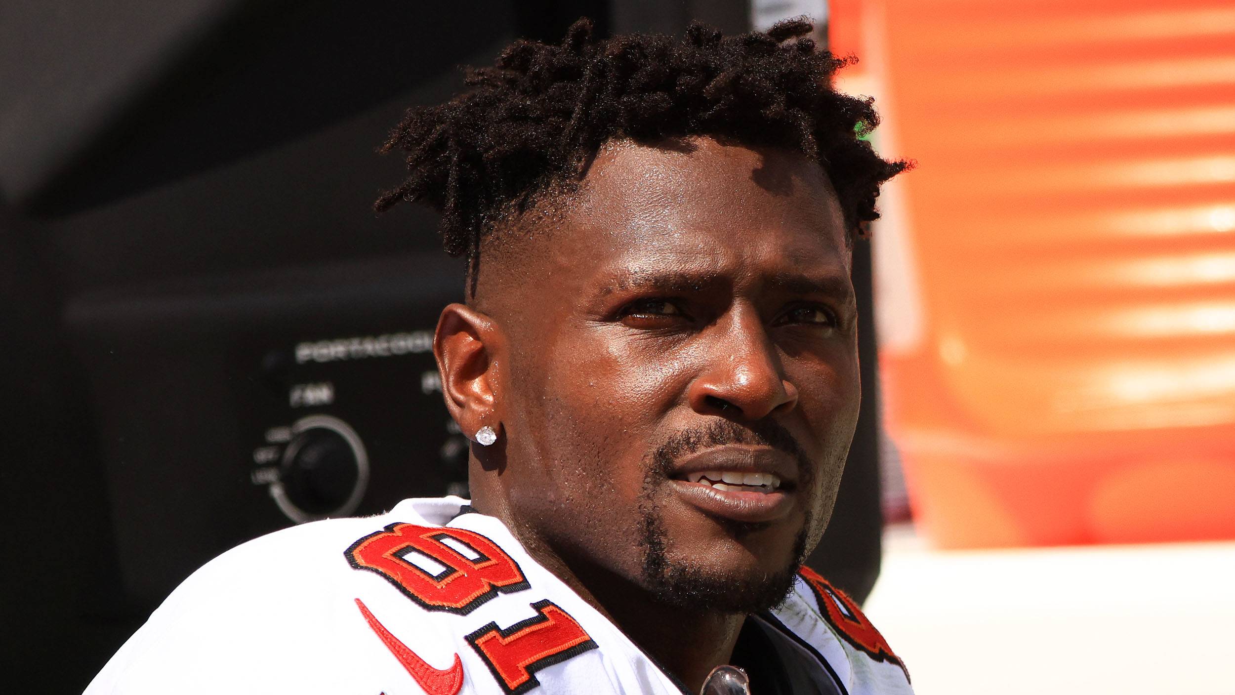 Antonio Brown injury news: Bucs WR reportedly out for two more