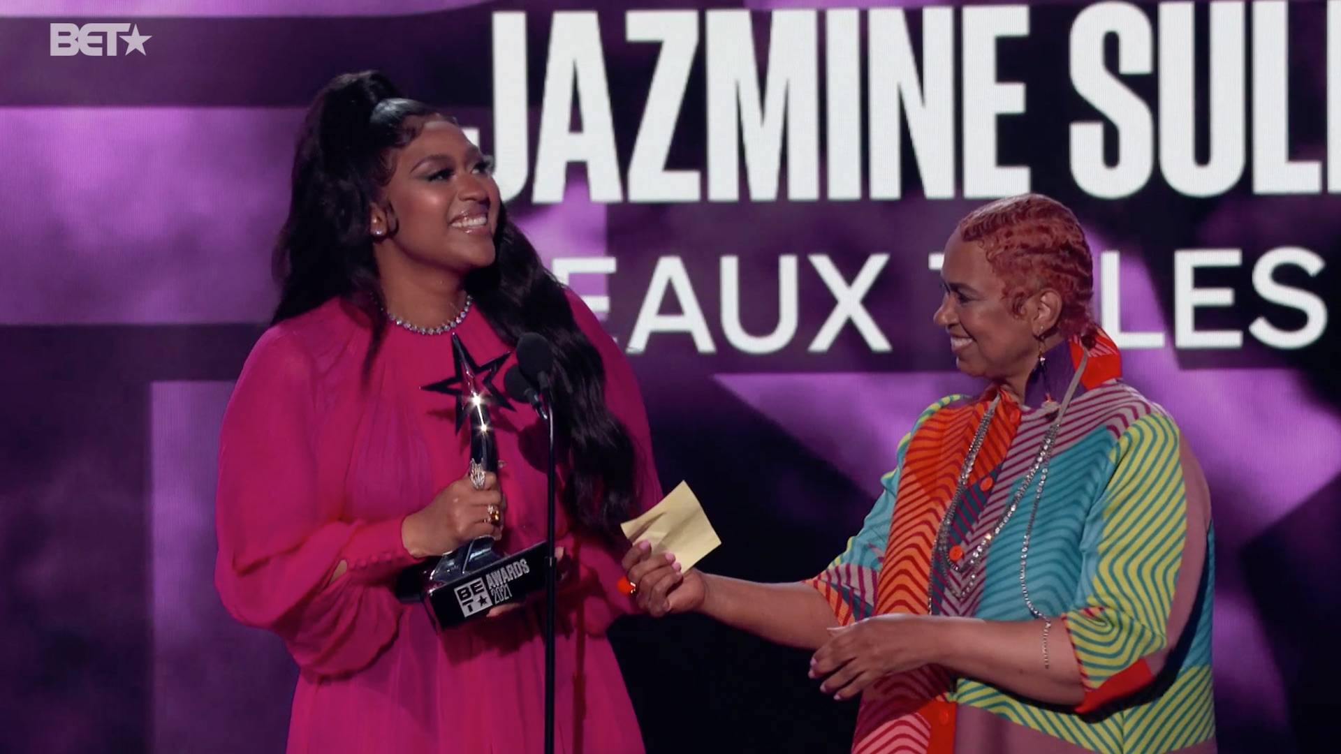 Jazmine Sullivan with Album of the Year for the record “Heaux Tales" at the BET Awards 2021.
