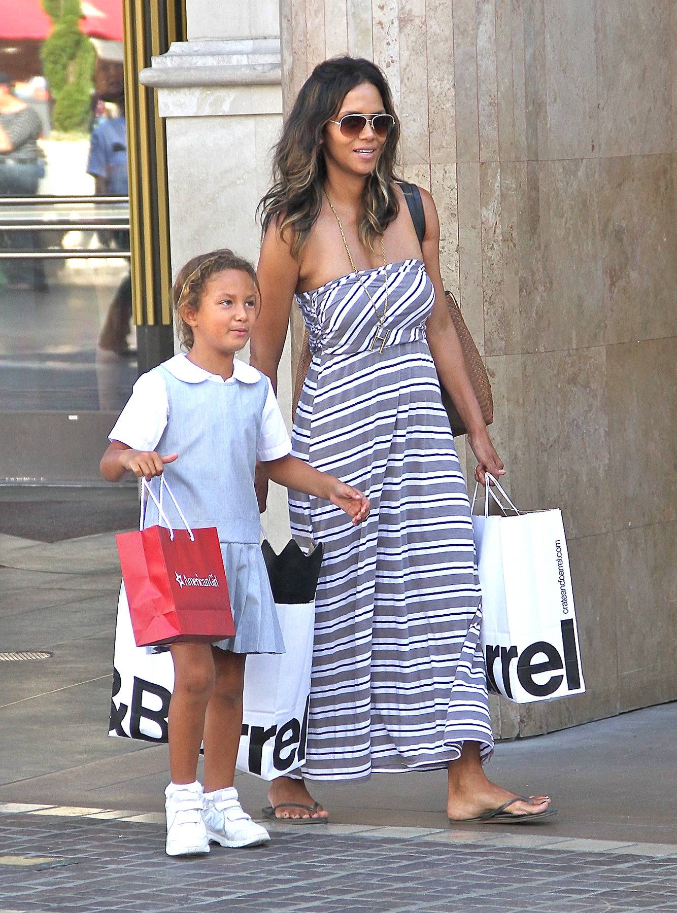 Halle Berry Takes Gabriel - Image 4 from The Buzz: K. Michelle Goes ...