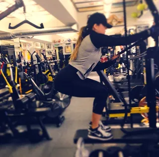 Khloe Kardashian&nbsp;@khloekardashian - &quot;Squat!!!!! Because no one ever wrote a song about a small a** right @gunnarfitness???&quot;Koko gives her funny insight (as per usual) on her reasoning for squats&nbsp;—&nbsp;it's all about the booty. (Photo: Khloe Kardashian via Instagram)