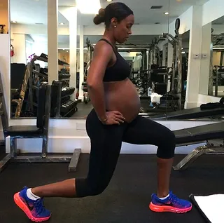Kelly Rowland&nbsp;@kellyrowland - The soon-to-be mama is determined to snap back into optimum shape after she gives birth. &nbsp;Watch her get her lunges on! (Photo: Kelly Rowland via Instagram)