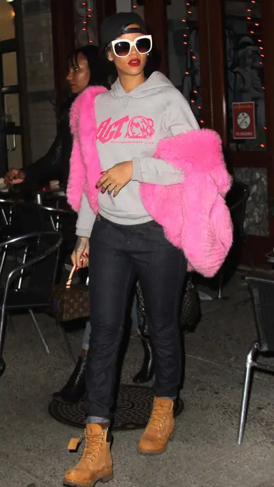 Food and Furs - Rihanna rocks a pink fur over her sweatshirt and jeans while dining at her favorite NYC restaurant, Da Silvano, in the West Village.(Photo: Blayze/Splash News)