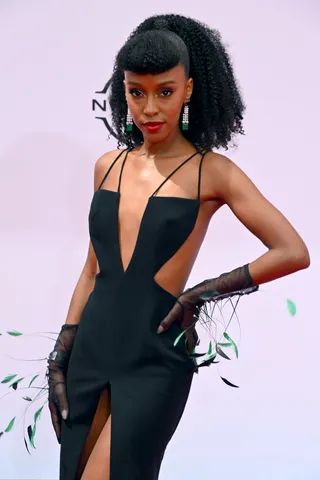 Ebony Obsidian - Ebony Obsidian's sleek textured ponytail&nbsp;featuring a matching bang has us inspired! (Photo by Paras Griffin/Getty Images for BET)