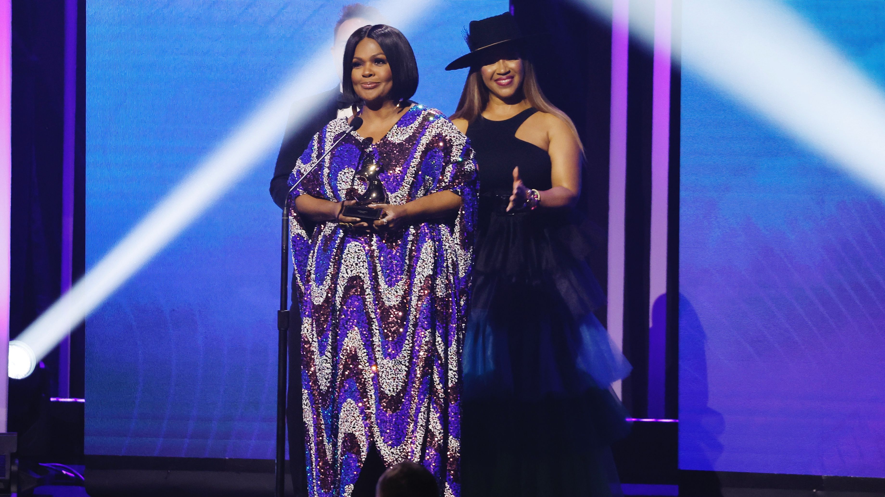 Soul Train Awards 2022: Who Is CeCe Winans? Meet The Trailblazing ...