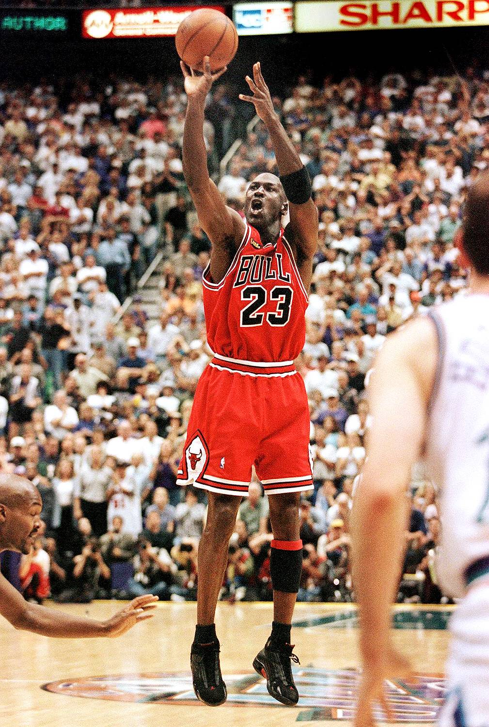 Michael Jordan 'The Shot' - Image 11 from The Greatest Performances in ...